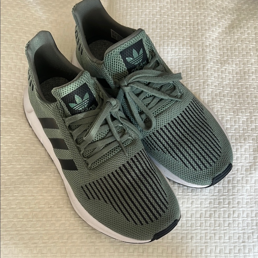Adidas Men's Green Sneakers Size 10